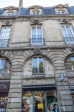 Bordeaux. Place Gambetta.<br> Nous sommes à Bordeaux et comme c'est le cas sur la plupart des places, les façades des immeubles sont ornées de mascarons.