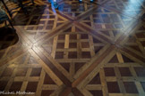 Musée des Arts Décoratifs. Deuxième antichambre.<br> Parquet d’origine, chêne et acajou à motifs différents sur les seuils et devants de fenêtres.