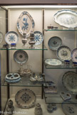 Musée des Arts Décoratifs. La salle à manger.<br> Pièces à décor ornemental et décor historié (plus rare), en camaïeu bleu, influencé par la production de Nevers, Rouen, Moustiers et Delft.