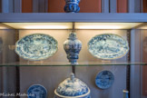 Musée des Arts Décoratifs. Première antichambre<br> Fin XVIIème - fin XVIIIème siècles - Paire de plats à décor de pêche fluviale et à décor de chasse royale par Claude Guillaume Bigourat (1735-1794) d'après une estampe de Nicolas III de Larmessin.