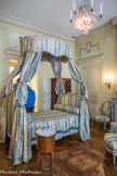 Musée des Arts Décoratifs. Chambre Jonquille.<br> Le lustre est du début du XIXe siècle. Seule la rosace centrale du parquet d’origine a été préservée