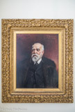 Musée des Arts Décoratifs. Cage d'escalier secondaire <br> Portrait de Daniel II Guestier (Bordeaux, 1820-1900), par Léon Bonnat (1833-1922). Il est le fils de Pierre François Guestier représenté, tout jeune, sur une aquarelle de Gustave de Galard, et petit-fils de Daniel I Guestier, peint par Breillau (ces deux œuvres sont présentées au rez-de-chaussée, dans le salon Cruse-Guestier.) Chef de la Maison Barton et Guestier, membre de la Chambre de Commerce de Bordeaux et juge au tribunal de Commerce. Président du Cercle bordelais, il avait épousé Charlotte de t Galz de Malvirade.