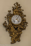 Musée des Arts Décoratifs. Salon Cruse-Guestier<br>Le superbe cartel rocaille, en bronze doré