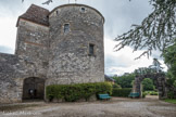 Le château de Montaigne.<br>Du château dans lequel s'est éteint Michel de Montaigne il ne subsiste plus que la « tour de la Librairie » qui comprend une grosse tour ronde, une petite tour ronde et un corps de logis carré qui ont été classés Monuments historiques le 28 mars 1952.