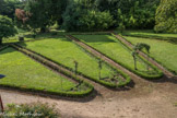 Le château de Montaigne.<br> De cette tour d’angle, Montaigne dominait sa propriété, suivait de haut et de loin les activités de sa maisonnée, mais surtout il s’y cachait pour se retrouver, pour « être à soi », comme il dit, dans le « giron » de ses livres.