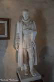 Le château de Montaigne.<br> La librairie.  Modèle demi-grandeur de la statue de Michel de Montaigne, réalisée par Gilber Privat (1892-1969), prix de Rome, pour les allées de Tourny à Périgueux.