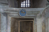 Le château de Montaigne.<br>Le blason. Il porte 