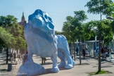 Sur la palce Stalingrad, en juin 2005  est inaugurée Le Lion de Veilhan, une statue représentant un lion, de couleur bleu clair, de 8 m de long et 6 m de haut, en matériaux composites, créée par Xavier Veilhan dans le cadre de l'art dans la ville.