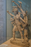 Musée d'Aquitaine. <br> Statue de Diane. Fin du IVe – début du Ve siècles. Marbre.
Diane, déesse romaine de la chasse personnifiant la lune (et sœur jumelle d’Apollon qui personnifiait le soleil) est traditionnellement représentée selon l’archétype de la déesse Artémis des Grecs, dont elle est l’équivalent : elle se détache sur un arbre qui symbolise la forêt, une biche à ses pieds, bandant son arc du bras gauche, tirant une flèche de la main droite. Malgré la disparition de certains de ces éléments (flèche notamment), le geste de la déesse est extrêmement bien rendu : le mouvement est traduit, selon l’usage — mais peut-être un peu exagérément - par les plis des vêtements et l’attitude de la déesse, penchée, en appui sur sa jambe droite, genou légèrement fléchi, et jambe gauche en arrière. Devant elle est couchée une biche qui dresse la tête dans un mouvement élégant que le doux modelé de son corps accentue. L’arbre sur lequel se détachent Diane et la biche est d’une sculpture ajourée qui prouve la virtuosité du sculpteur, lequel s’est attaché à en soigner la composition.
Une statuette de la déesse Vénus, issue du même ensemble de sculptures qui ornait les jardins de la villa romaine est aujourd'hui conservée au Musée du Louvre à Paris.