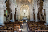 Église Saint-Pierre de Plassac<br>L 'intérieur de l'église abrite les reliques de Sainte Fructose, sainte du IVe siècle, reposant dans une châsse dorée, dans la contre-allée sud, la statue en bois de Notre Dame de Montuzet du XVIIe siècle, un chemin de croix du XIXe siècle peint sur métal et les fonts baptismaux en marbre rouge, également du XIXe siècle.