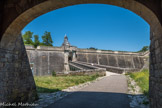 Citadelle de Blaye<br> La demi-lune, dont l'entrée volontairement décalée est conçue pour éviter l'exposition à des tirs en enfilade.