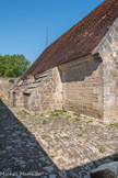 Citadelle de Blaye<br>.La poudrière. Les murs peuvent atteindre 2 m d’épaisseur et sont renforcés à l'extérieur par des contreforts qui les consolident en cas d’explosion. Les évents d’aération sont percés en chicane. Enfin, on y pénètre chaussé de sabots de bois afin d’éviter toute étincelle.
