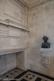 Le phare de Cordouan.<br> L’APPARTEMENT DU ROI. C’est à partir du milieu du XVIIème siècle que les gardiens auraient commencé à utiliser cette salle pour cuisiner. A cette époque il n’y avait qu’une seule cheminée. C’est en 1789, à l’occasion de l’exhaussement de la tour, que le conduit est coupé et qu’une deuxième cheminée est ajoutée pour rétablir la symétrie.