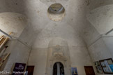 Le phare de Cordouan.<br>  Le vestibule. En levant la tête, on remarque un puits qui communique avec les étages supérieurs. Ces ouvertures, appelées oculus, ont été percées en 1789 pour permettre de monter tous les combustibles nécessaires au fonctionnement de la lanterne au sommet du phare sans avoir à emprunter les escaliers.