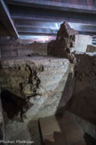 Site paléochrétien de Saint-Seurin <br> Le sol était couvert de carreaux en terre culte encore préservés au sud. La partie Est de l’édifice était surélevée à un niveau différent. Son sol était également couvert de carreaux en terre culte ainsi qu’un décor peint sur le mur.