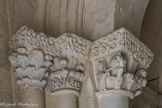 Eglise Saint-Seurin. <br> Chapiteaux du 12e siècle des piliers du porche roman, situé derrière la façade, voûté en berceau et qui précède la nef. Le sacrifice d'Abraham.