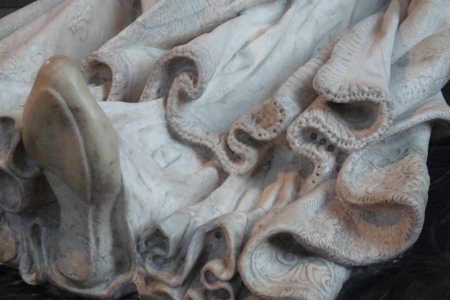 stdenis-necropole027DETAIL_LES_PLIS