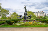 <center>Place de la Nation.</center>La place s'appelait jadis place du Trône, parce que l'on y avait édifié un trône pour l'entrée de Louis XIV et de Marie-Thérèse en août 1660. Elle devint place du Trône Renversé en 1793 et on y installa la guillotine. Elle prit son nom actuel le 14 juillet 1880. Le groupe en bronze 