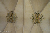 <center>Château de Vincennes. La Sainte Chapelle. </center>Le peintre Charles Carmoys peint la voûte et la décore des initiales (H et K) 
