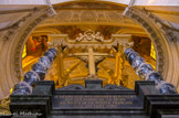 <center></center><center>Les Invalides. </center> La porte est surmontée de cette inscription tirée du testament de l’Empereur : Je désire que mes cendres reposent sur les bords de la Seine au milieu de ce peuple français que j’ai tant aimé.