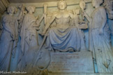 <center></center><center>Les Invalides. </center> La centralisation admistrative, loi du XXVIII pluviose an VIII. Plaque de marbre par Simart.