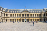 <center></center><center>Les Invalides. </center> Vue générale sur la cour d'honneur des Invalides.