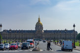 <center></center><center>Les Invalides. </center> L’hôtel des Invalides est un monument parisien dont la construction fut ordonnée par Louis XIV par l'édit royal du 24 février 1670, pour abriter les invalides de ses armées. Aujourd'hui, il accueille toujours des invalides, mais également la cathédrale Saint-Louis des Invalides, plusieurs musées et une nécropole militaire avec notamment le tombeau de Napoléon Ier. Cet immense complexe architectural, conçu par Libéral Bruand et Jules Hardouin-Mansart, est un des chefs-d’œuvre les plus importants de l'architecture classique française.
