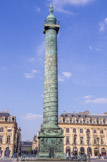 <center></center><center>La place Vendôme. </center> La colonne Vendôme fut érigée par Napoléon pour commémorer la bataille d'Austerlitz. Au fil des années, elle reçut les noms de colonne d'Austerlitz, puis colonne de la Victoire avant de devenir colonne de la Grande Armée. Elle est communément appelée colonne Vendôme. Elle a été construite, sur l'ordre de Napoléon à partir de 1806, par Gondouin et Lepère. Elle remplaça une statue équestre du Roi-Soleil que les révolutionnaires détruisirent en 1792.