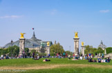 <center></center><center>Grand Palais. </center>Le « Grand Palais des Beaux-Arts » est édifié à Paris à partir de 1897, pour l'exposition universelle prévue du 15 avril au 12 novembre 19001, en lieu et place du vaste mais inconfortable Palais de l'Industrie de 1855. Les architectes Henri Deglane, Albert Louvet, Albert-Félix-Théophile Thomas et Charles Girault ne peuvent être départagés lors du concours et sont choisis pour réaliser une synthèse de leurs propositions respectives et faire œuvre commune.