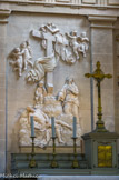 <center> Sainte Marguerite</center>Demi-relief en marbre du Christ descendu de la Croix, par Eustache Nourrisson et Robert Le Lorrain  (1704), provenant du tombeau de Catherine Duchemin, épouse de François Girardon.