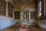 <center> Sainte Marguerite</center>Chapelle de la Vierge. A gauche, Saint Vincent de Paul et Anne d'Autriche par Frère Jean André (1662-1753) ; Vincent prêchant à l'hospice du saint Nom de Jésus par Frère Jean André (1662-1753). De face, à gauche, L'Adoration des bergers d'après le Dominiquin et à droite, La Déposition de croix d'après Jean Jouvenet.