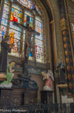 <center>Saint Eustache</center> Chapelle de la Crucifixion, vitrail du XIXe siècle.