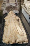 <center>Isabelle d'Aragon</center>Isabelle d'Aragon, 1247 - 1271, première épouse de Philippe III le Hardi. Grâce à une épitaphe rimée en français, le soubassement de marbre noir a été conservé à la Révolution. Vers 1275, marbre.