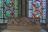 <center>Chapelle saint Maurice</center>Retable saint Eustache. De gauche à droite : 1/Vision du cerf. 2/Baptême de la famille de saint Eustache. 3/Crucifixion. 4/Traversée du fleuve et rapt des deux enfants. 5/Martyre dans le taureau d'airain. XIIIe siècle, pierre.