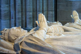 <center>Henri II et Catherine de Médicis.</center>Ces gisants reproduisent les effigies funéraires en cire et en bois présentées sur des lits de parade à la mort des souverains. Provenance : rotonde des Valois. Commande de Catherine de Médicis en 1583, par Germain Pilon, marbre.