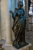 <center>Henri II et Catherine de Médicis
</center>Aux quatre angles les vertus cardinales (force, justice, prudence et tempérance).