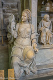 <center>Louis XII et Anne de Bretagne
</center>Sur le pourtour douze apôtres et les vertus cardinales (prudence, justice, force, tempérance). La Prudence.
