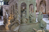 <center>Louis XII et Anne de Bretagne
</center>Sur le pourtour douze apôtres et les vertus cardinales (prudence, justice, force, tempérance).