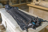 <center>Reine</center>Reine, identification incertaine. Marie de Brienne (morte en 1280), dernière impératrice latine de Constantinople. Provenance : abbaye de Maubuisson. A Saint-Denis en 1816. Pierre dite de Tournai.