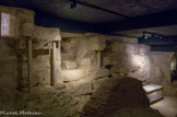 <center> La crypte. </center>La crypte archéologique  (où étaient situées les sépultures de Denis, Rustique et Eleuthère).