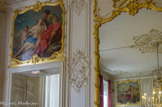 <center></center><center>Hôtel de Soubise. Archives Nationales.</center>Chambre du prince. Au dessus des portes figurent quatre compositions mythologiques.