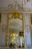 <center></center><center>Hôtel de Soubise. Archives Nationales.</center>Chambre du prince. Les médaillons entourant les glaces renferment des reliefs représentant quatre allégories.
