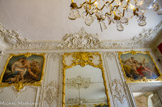 <center></center><center>Hôtel de Soubise. Archives Nationales.</center>Chambre du prince. Les colonnes de l'alcôve, entre lesquelles se trouvait le lit, ainsi que les boiseries sont peintes de 
