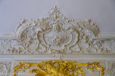 <center></center><center>Hôtel de Soubise. Archives Nationales.</center>Chambre du prince. Sur la corniche, les médaillons centraux représentent les motifs héraldiques de Rohan-Soubise. La mâcle, avec la devise 