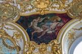<center></center><center>Hôtel de Soubise. Archives Nationales.</center>Salon ovale. Psyché contemple son époux endormi. Psyché hésite mais, succombant à la curiosité, se munit d'une lampe à huile et découvre la vraie nature de son époux endormi. Saisie d'émotion, elle laisse tomber une goutte d'huile sur l'épaule de Cupidon. Réveillé par la douleur et se sentant trahi, celui-ci s'enfuit.