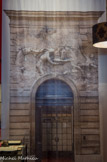 <center></center><center>Hôtel de Soubise. Archives Nationales.</center>Les anciennes écuries de l'hôtel de Rohan ont une porte qui est surmontée d'un bas-relief figurant Les Chevaux du soleil ou les Chevaux d'Apollon, de Robert Le Lorrain.