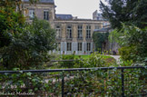 <center></center><center>Hôtel d'Assy, à gauche l'hôtel de Breteuil.</center>