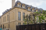 <center></center><center>Hôet de Guenegaud</center>Il a été construit par François Mansart pour Henri de Guénégaud des Brosses, trésorier de l'épargne.
