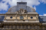 <center></center><center>Palais de Justice. </center>  La façade principale, dite de la Cour de Mai, sur le boulevard du Palais, a été reconstruite vers 1780. L'attique du pavillon central est ornée de quatre statues en pierre de 1781: De gauche à droite, l'Abondance, par Pierre-François Berruer, la Prudence et la justice, par Félix Lecomte , la Force de Pierre-François Berruer.

L'Horloge est surmontée de deux génies ailés portant un écusson frappé des armes royales, sculpté par Augustin Pajou