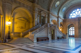 <center></center><center>Palais de Justice. </center>La salle des Pas-Perdus. Un escalier imposant, à double révolution, conduit aux chambres du Tribunal civil et au Greffe.
